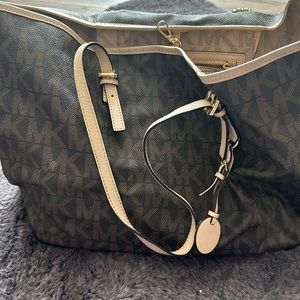 Large mk tote excellent condition